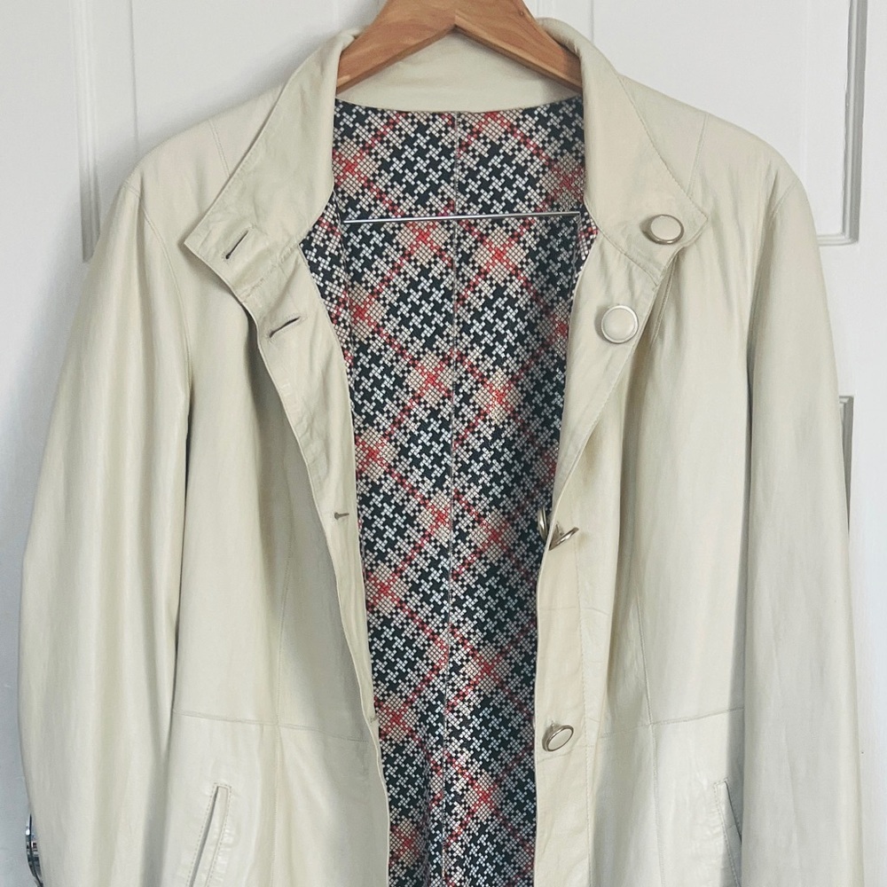 Stylish Women's REVERSIBLE, fine leather coat